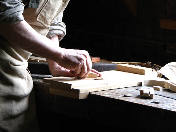 Nacemos de la influencia y formación  heredada en el sector de la <strong>carpintería de madera y ebanistería  en Vilamaniscle.</strong>
